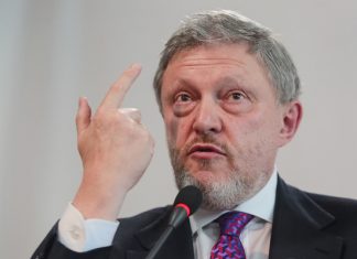 Явлинский объяснил статью о Навальном: «Яблоко» не партия Гапона»