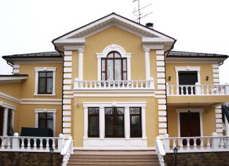 Лепнина для фасада дома: позволяет придать даже самому обычному зданию совершенно эксклюзивный вид