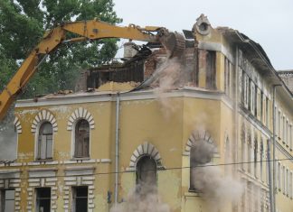 Уничтожение исторических памятников будоражит жителей Петербурга