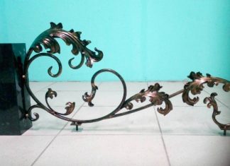 Кованные оградки на кладбище и лампады — какие бывают и как выбрать