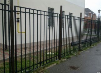 Установка секционных металлических заборов