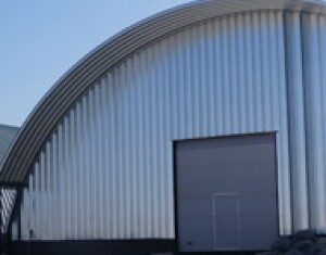 Как осуществляется ремонт кровли арочных ангаров?