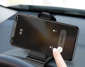 Как выбрать держатель для смартфона в авто?