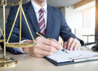 Когда стоит обратиться к адвокату за помощью?