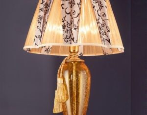 Красивые настольные лампы в дизайне интерьеров