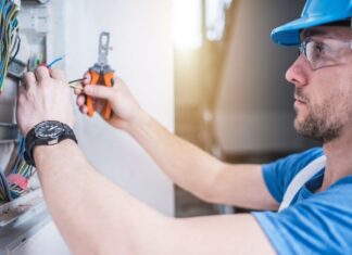 Что представляет собой технический отчёт электролаборатории?