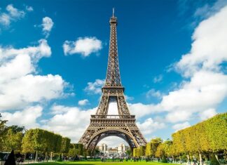 Почему стоит посетить Эйфелеву башню?