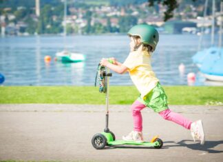 Какой самокат выбрать: с 2 или 3 колесами?