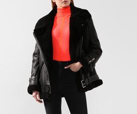 Женская одежда AcneStudios: подчеркивает концептуальную основу коллекций