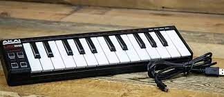 Какая MIDI — клавиатура лучше для новичка?