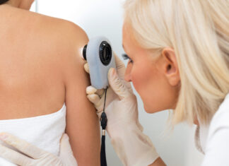 Чем занимается дерматовенеролог?