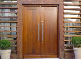 Входные деревянные двери: рекомендации по выбору