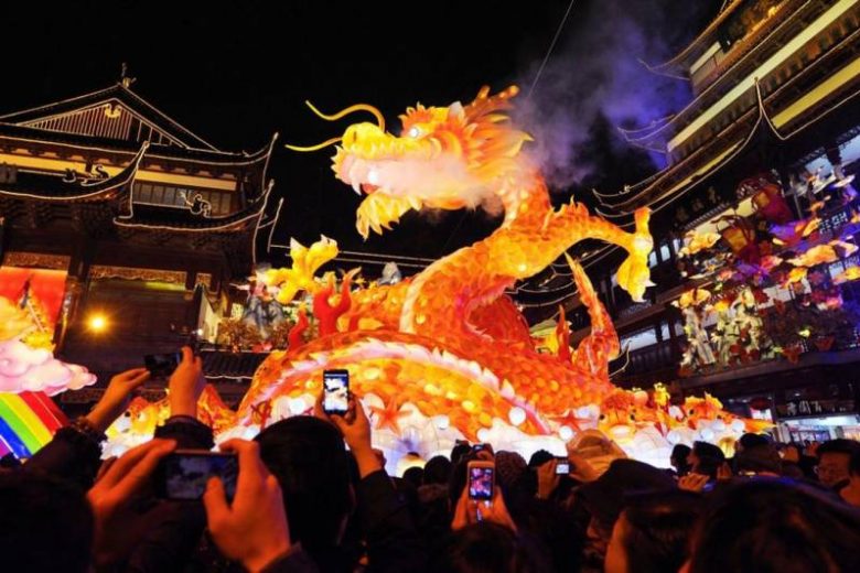 
На китайский Новый год проводят ритуалы для защиты от бедности                