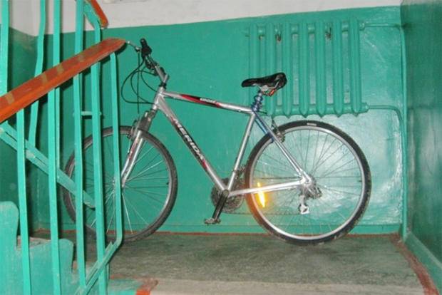 
Можно ли хранить в «предбаннике» этажа велосипед или коляску                