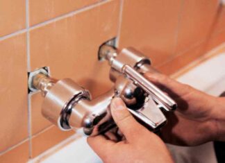 Установка смесителя в ванной: 5 возможных проблем
