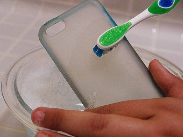 
Прозрачный, как новый: как очистить от желтизны силиконовый чехол для смартфона                
