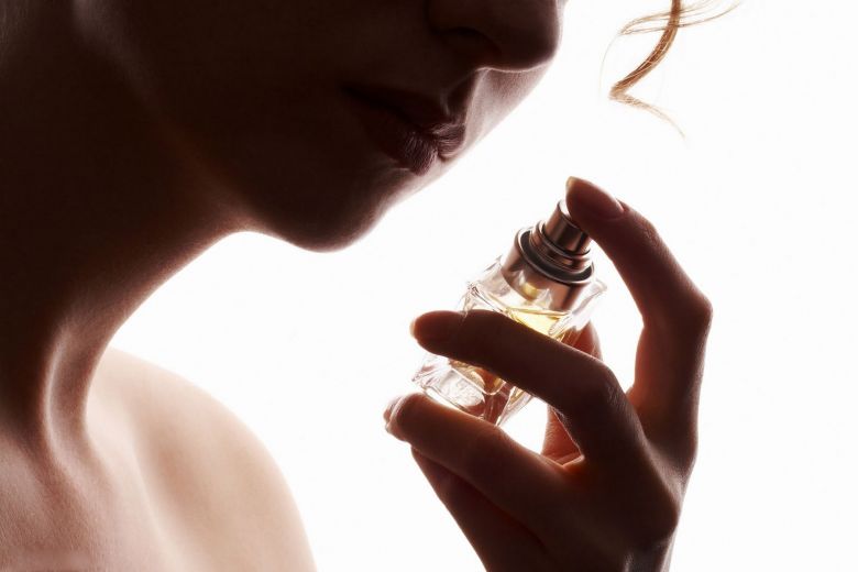 
Простая хитрость: как заставить парфюм «работать» весь день                