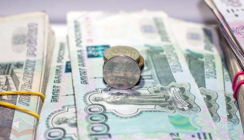 
В феврале 2023 года россиянам переведут по 10 тысяч рублей на карту                