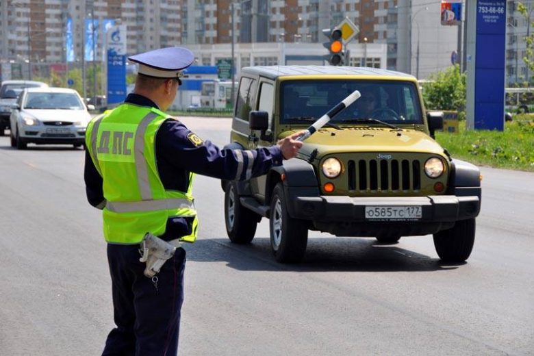 
Российским водителям напомнили, какие штрафы можно оплатить со скидкой 50%                
