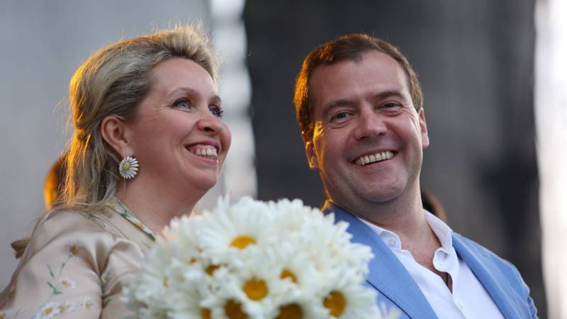 
Что известно о жене Медведева, и почему она пропала из медийного пространства                