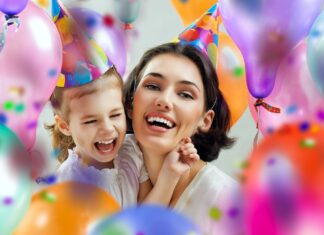 Голосовые поздравления дочери с днём рождения: подчеркнут любовь и внимание родителей