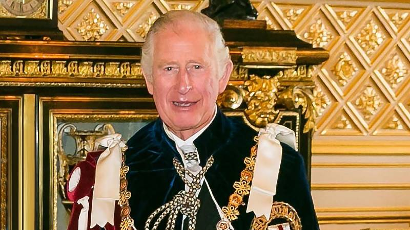 
«Золотое платье короля»: почему Букингемский дворец назвал спекуляцией дату коронации Карла III                
