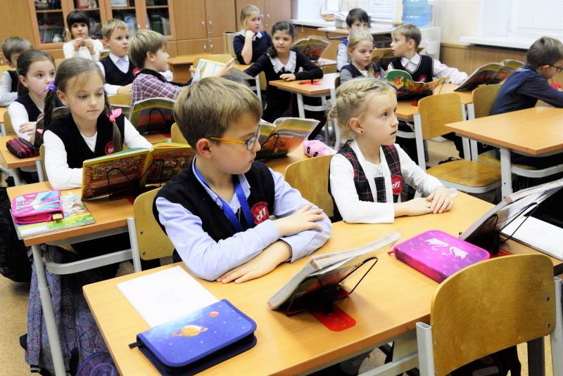 
Льготы и выплаты к 1 сентября: какая поддержка ждет россиян перед школой и детским садом в 2023 году                