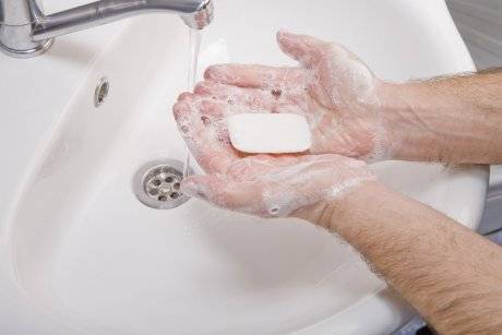 
Шесть эффективных способов отмыть руки и ноги после грязной работы на даче                