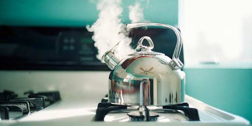 
Как убрать накипь в чайнике: результативные средства для всех видов посуды                