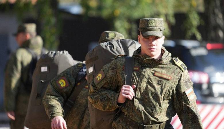 
Что известно о службе по контракту: зарплата и денежное довольствие для участников СВО в 2023 году                