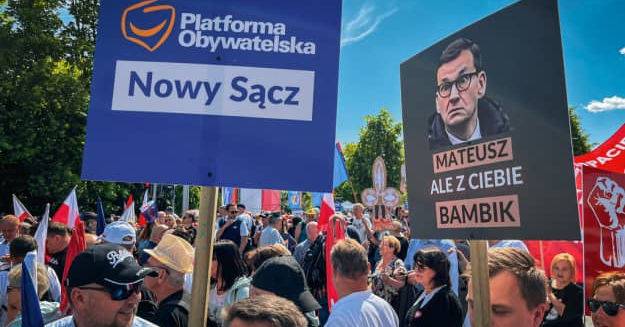 
Почему в центре Варшавы состоялся митинг оппозиции и сколько людей приняло в нем участие                