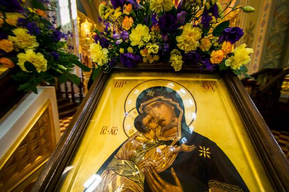 
День Владимирской иконы Божией Матери 3 июня: чудотворная помощь в бедах и скорбях                