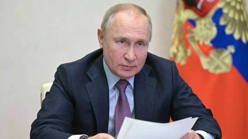 
Путинская выплата: кто и на каких условиях получит 18 000 рублей к 1 сентября                