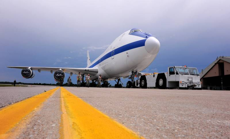 
На саммит НАТО прибыл американский «самолет Судного дня» Boeing 747-E4B: в чем опасность                