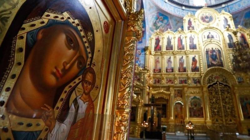
Три сильных молитвы летней Казанской иконы Богоматери, которые помогут в самой сложной ситуации                