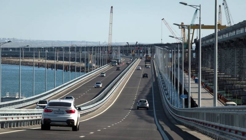 
Что делать при сигнале тревоги на Крымском мосту: правила поведения                