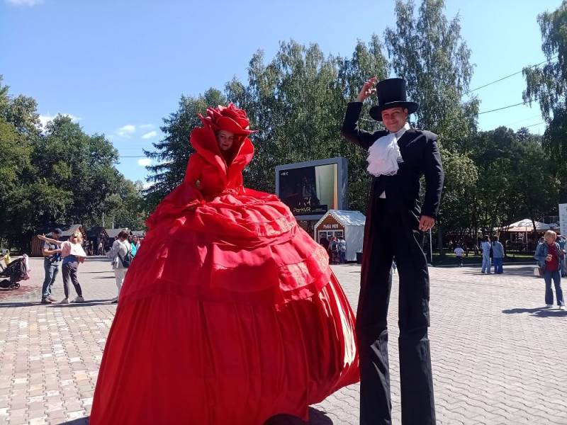 
300-летие Екатеринбурга: праздничная программа, где искать звезд, когда будет салют и как уехать домой                