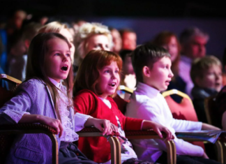 Почему нужно водить ребенка в театр?