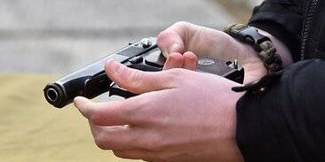
Урок обращения с пистолетом для четвероклассников в Великом Новгороде                