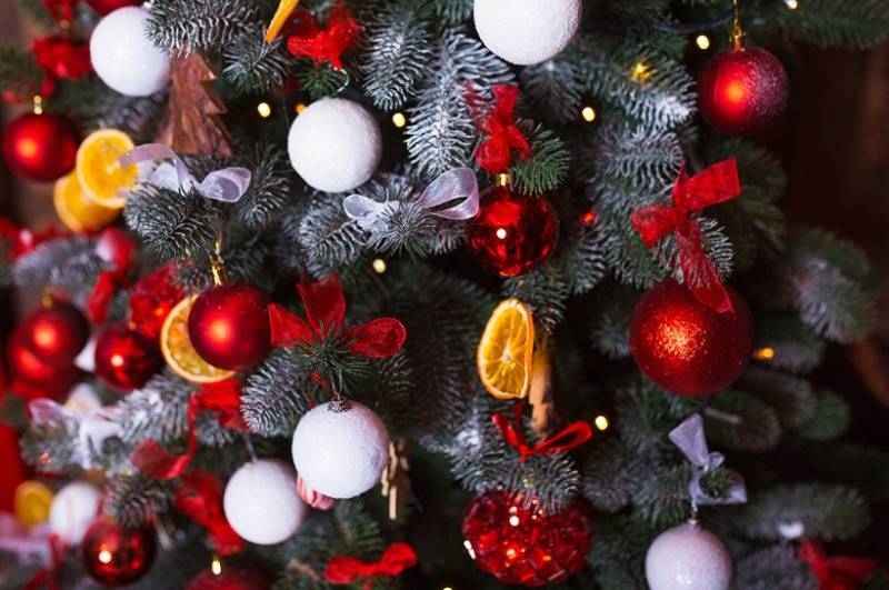 
Тайны новогодней Ёлки: Как украшения могут исполнить ваши желания                