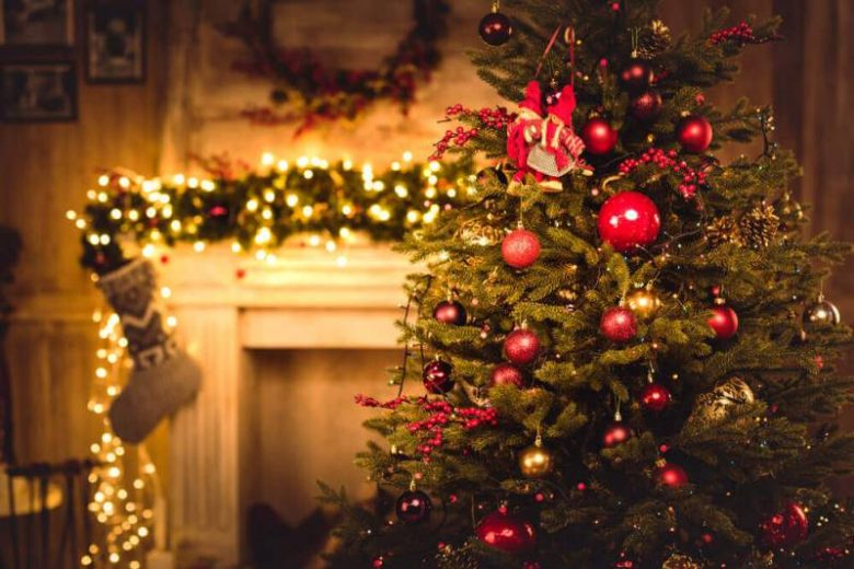 
Тайны новогодней Ёлки: Как украшения могут исполнить ваши желания                