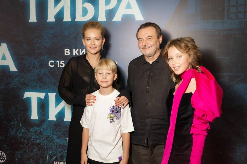 
Дочь Юлии Пересильд рассказала о своем дебюте в сериале «Слово пацана»                