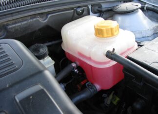 Почему кипит антифриз в расширительном бачке автомобиля