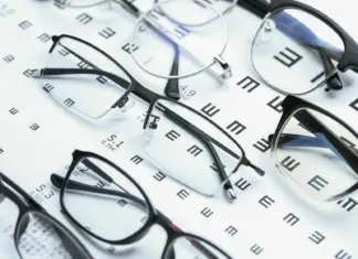 Что выбрать: современная оптика или традиционные очки? Узнайте в «Оптика от Глеба»!